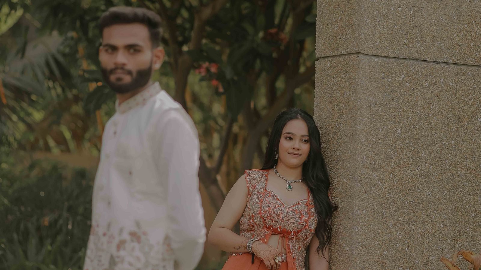 Couple candid moment by pillar